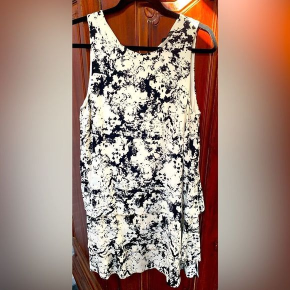 Banana Republic Size 8 3 Tiered ink blot dress - Picture 1 of 3
